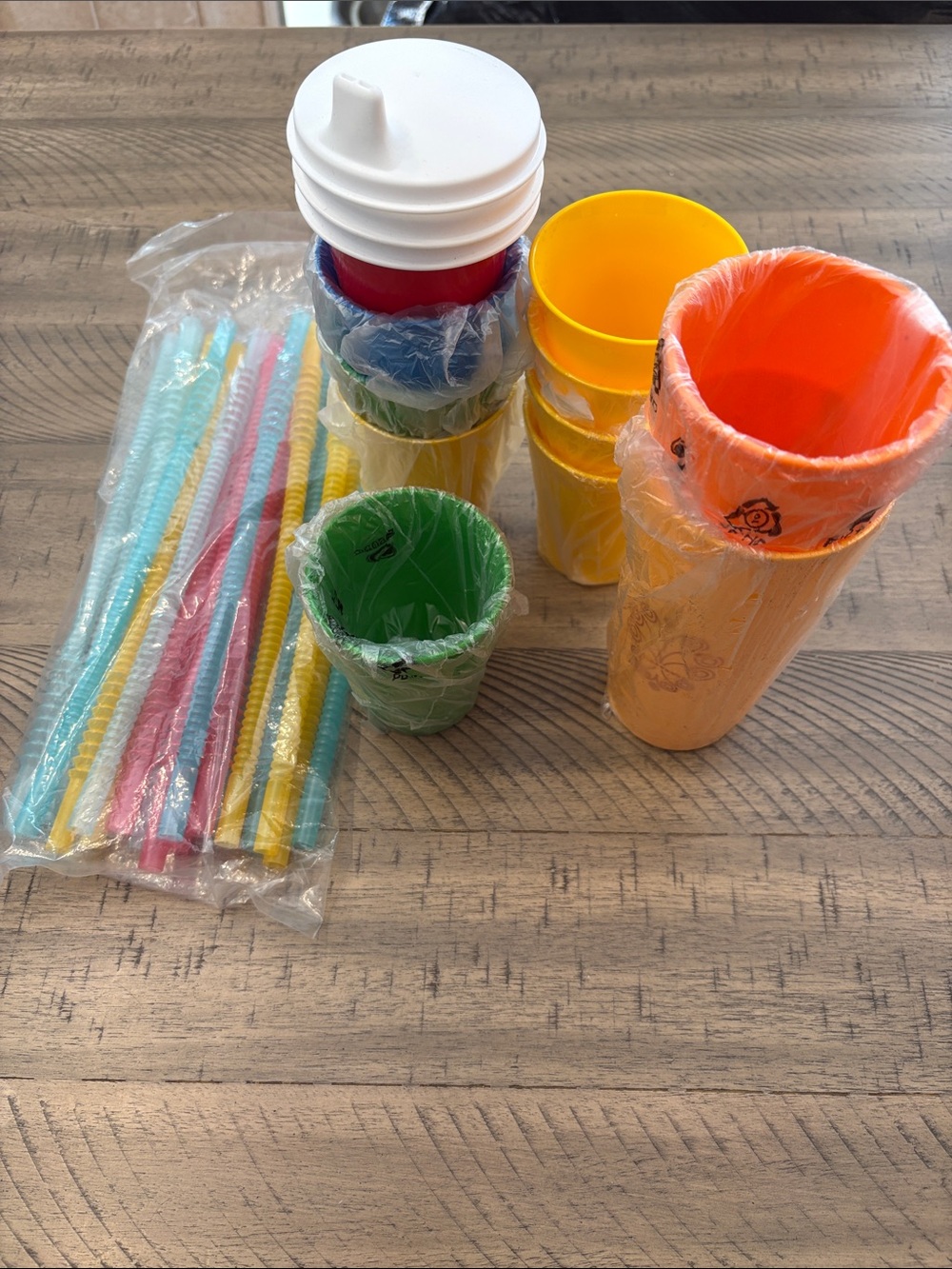 Tupperware Multicolor Plastic Party Cups with Straws - Bright Assorted Set 754